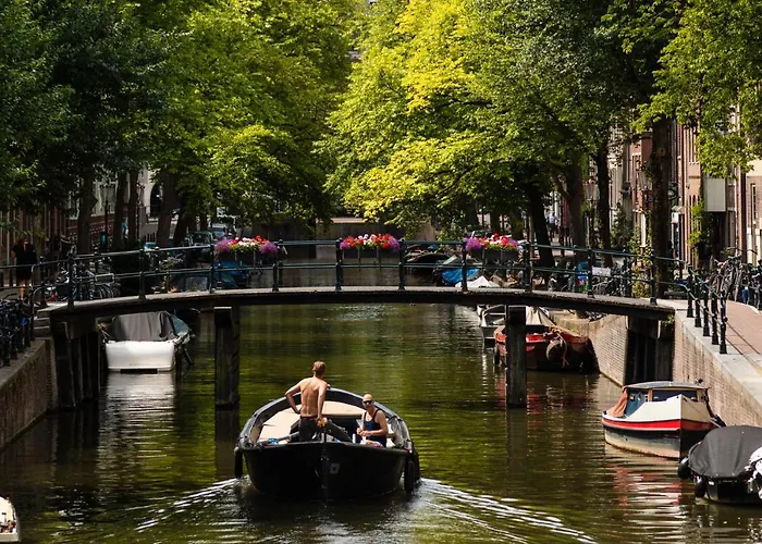 Πανσιόν Canal Wow