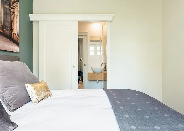 Πανσιόν Canal Wow 3*